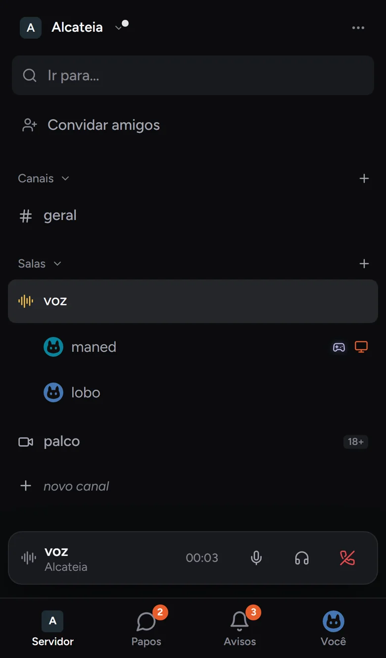 O Uivo no celular: a lista do servidor com as abas embaixo e o card da call flutuando, com mic, fone e sair.